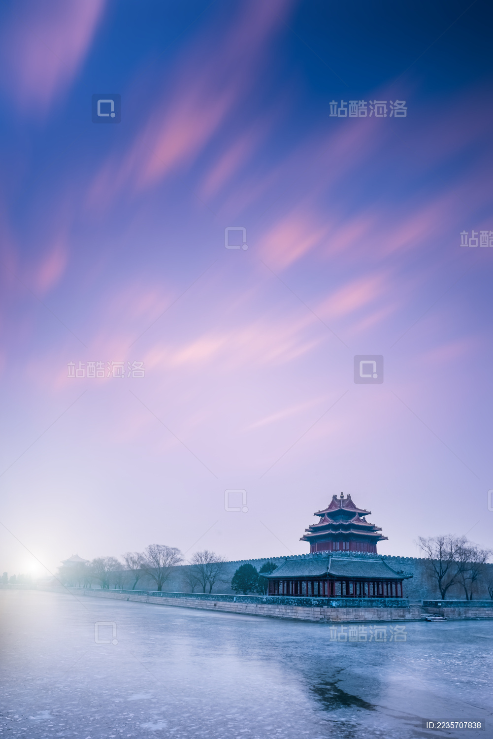 中国北京故宫角楼日出风光