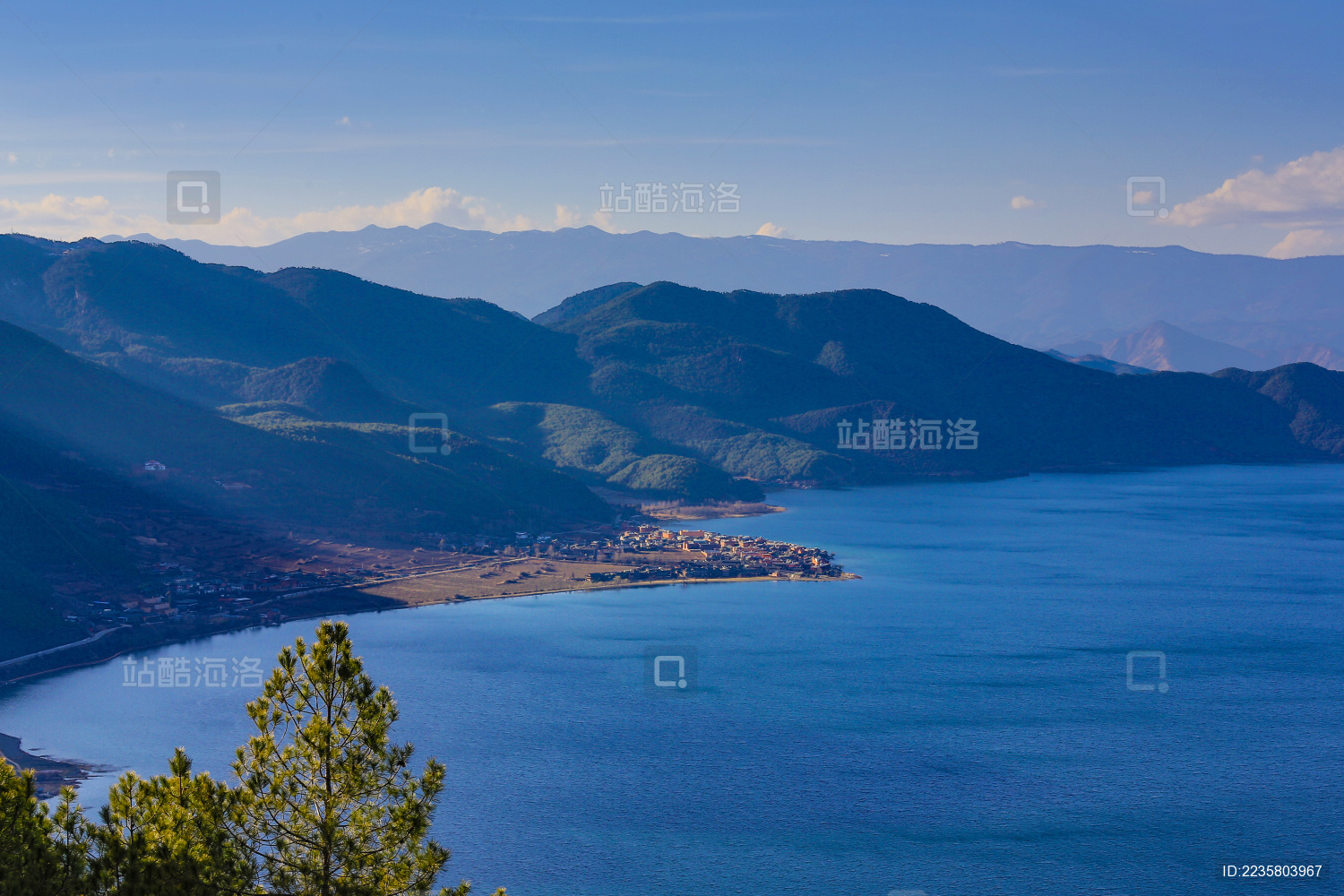 中国云南四川交界处的泸沽湖