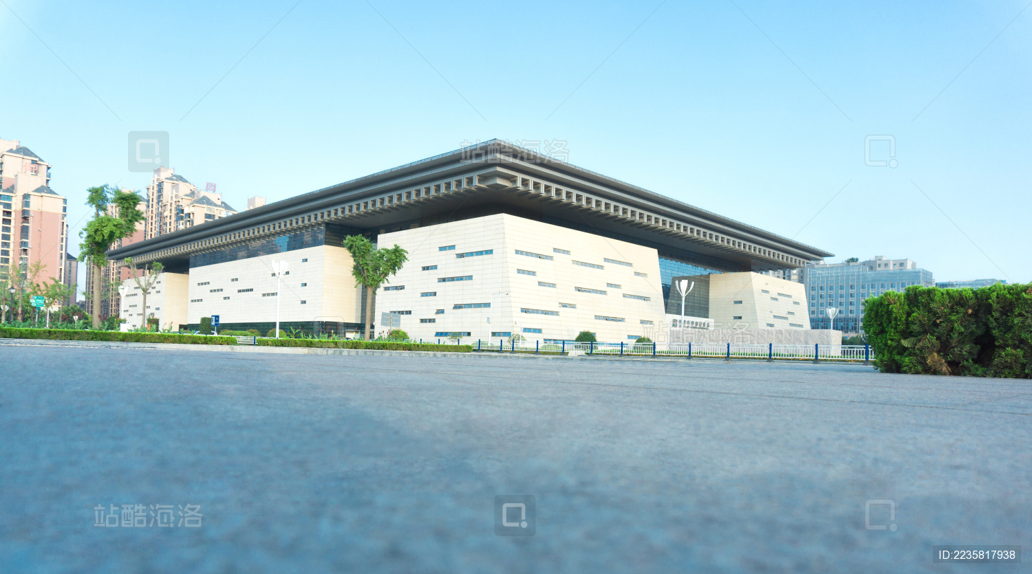 许昌博物馆前的道路背景