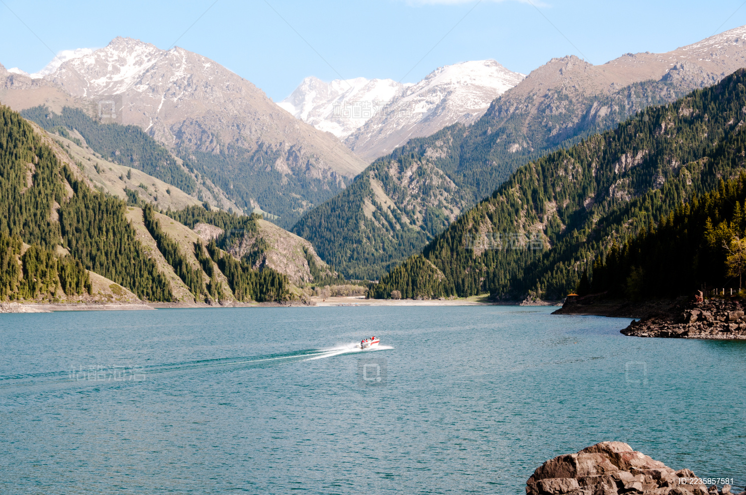 近期新疆天山天池实景