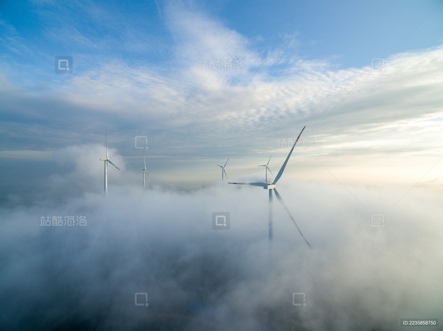 江西玉华山云海中的风力发电机、风电 