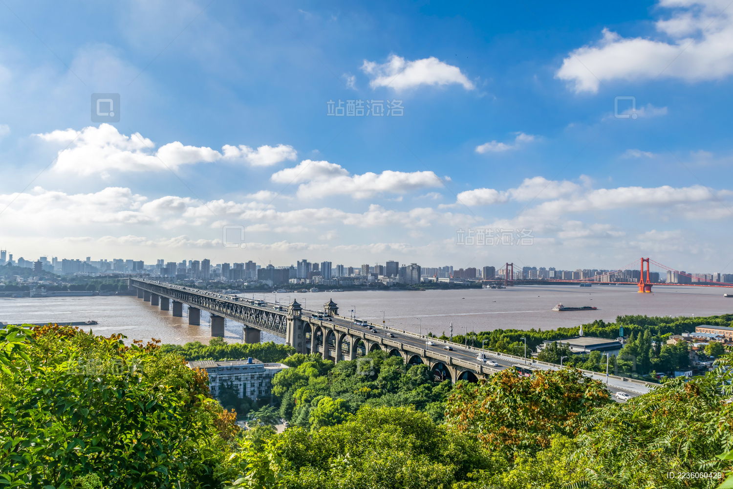 武汉长江大桥全景