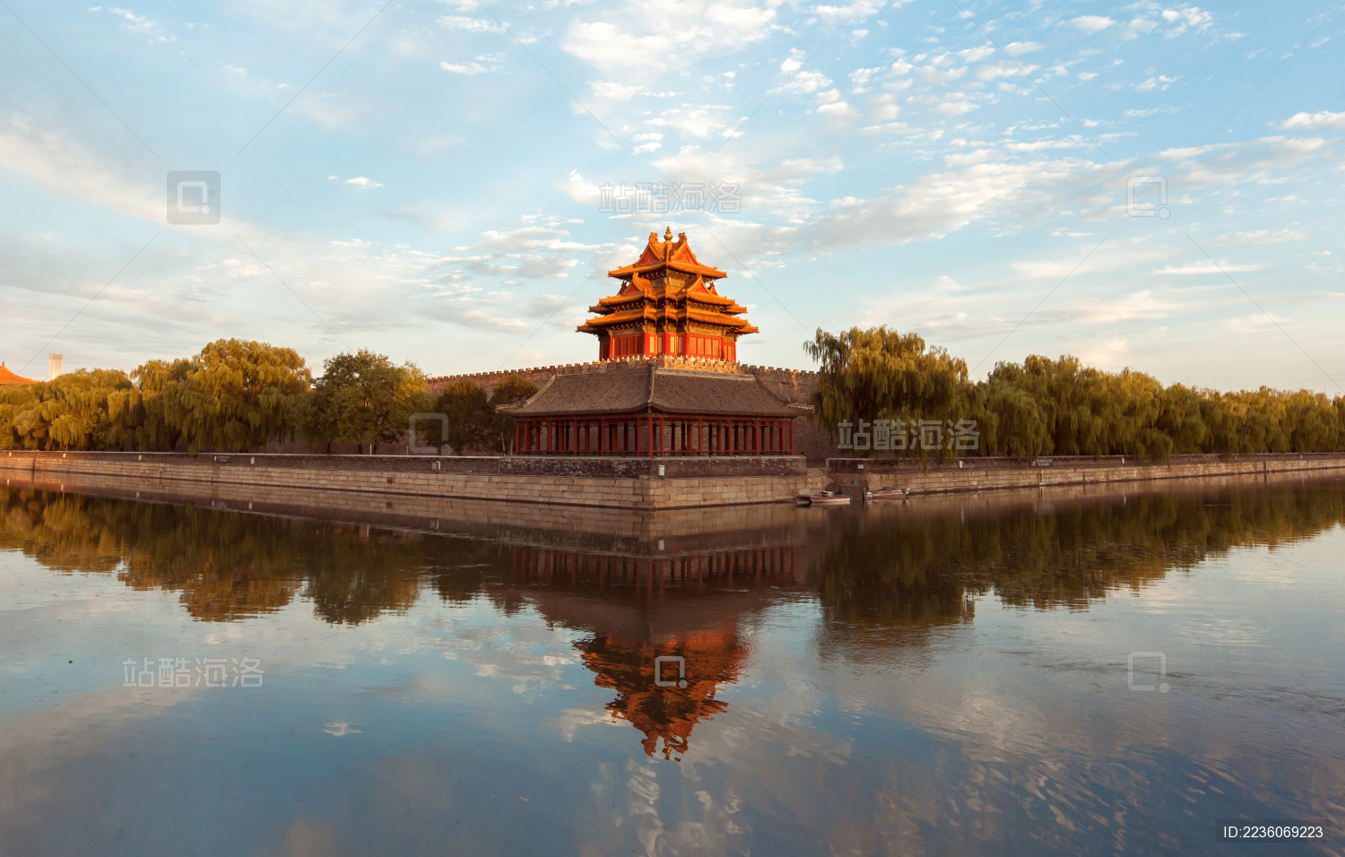 蓝天下的故宫角楼