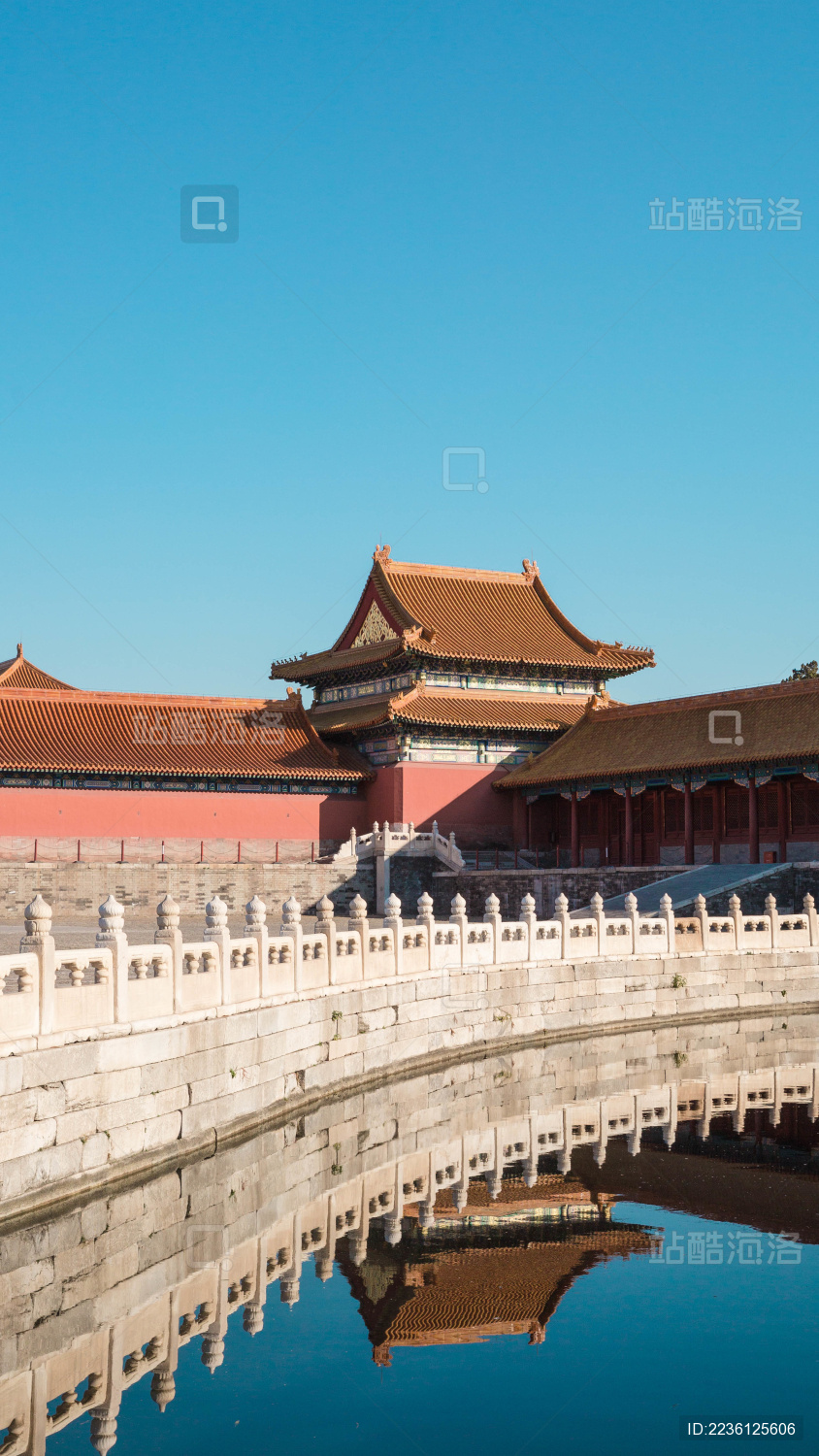 故宫内金水河建筑倒影