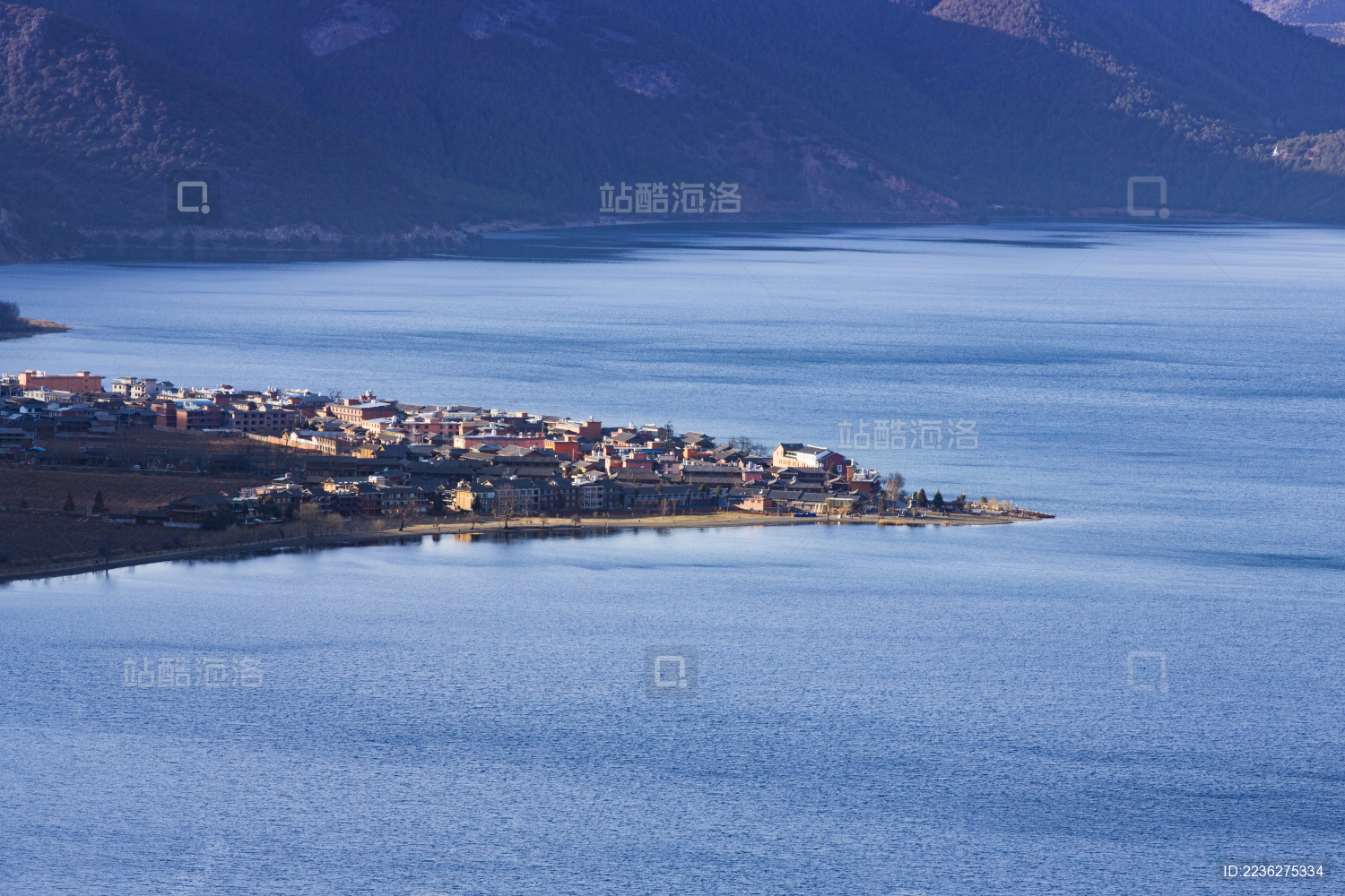 云南丽江地区美丽的泸沽湖