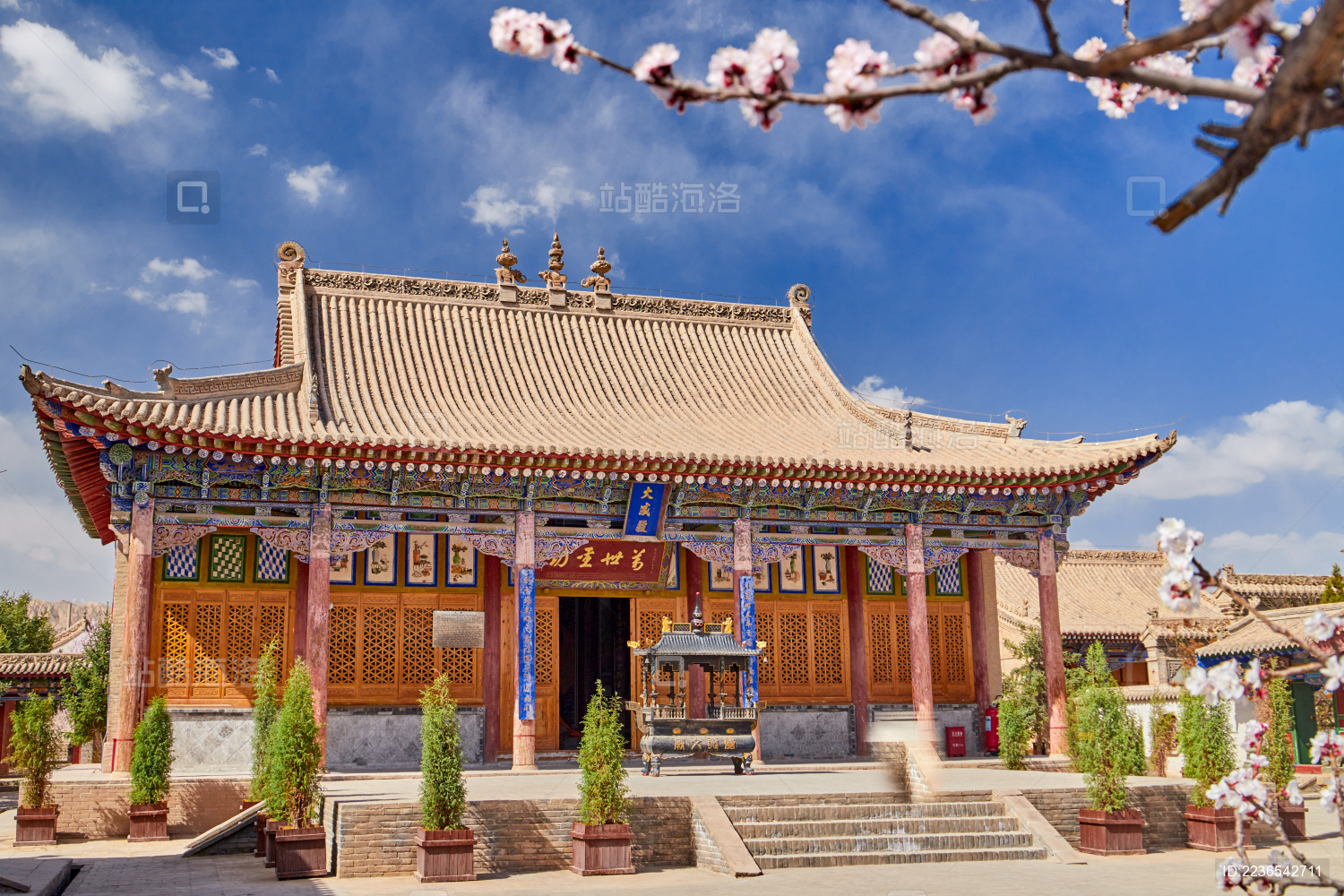 青海市贵德市玉皇阁里的建筑
