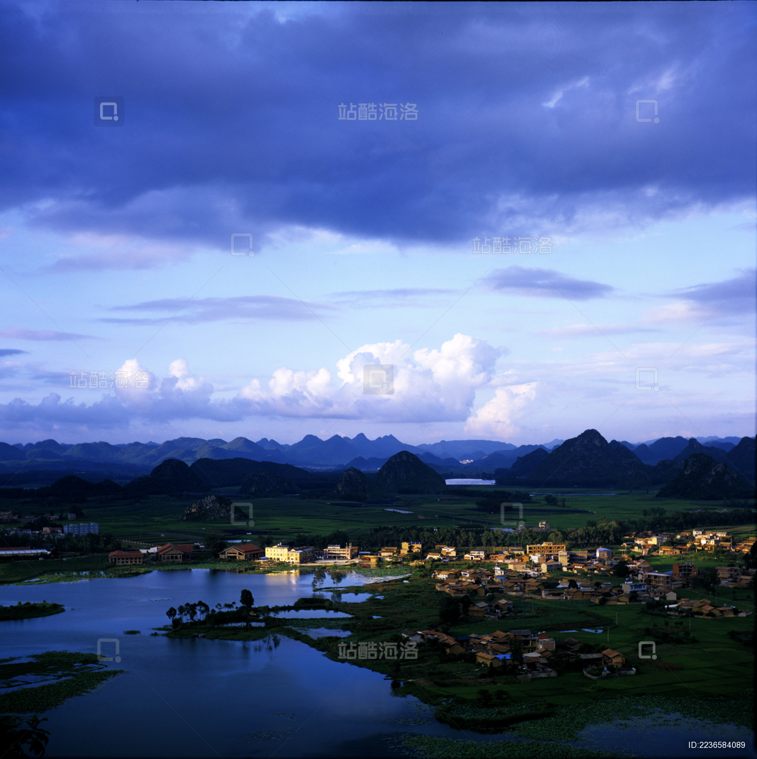 普者黑的云彩和光线