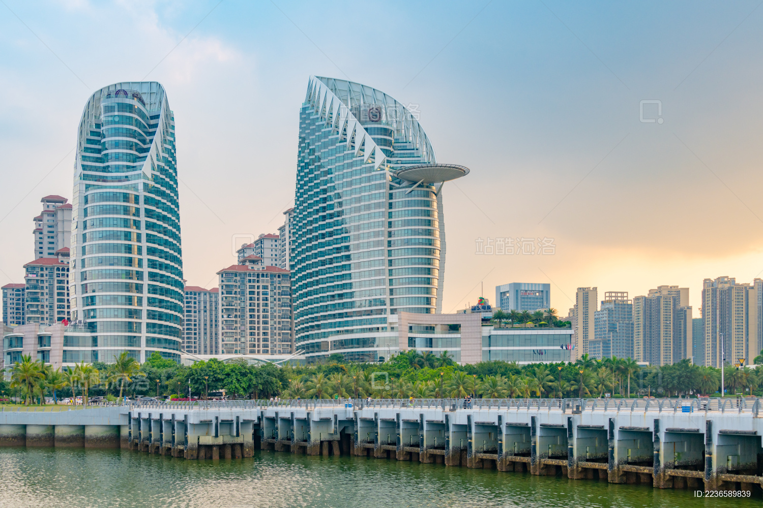 湛江市金沙湾的桥与楼