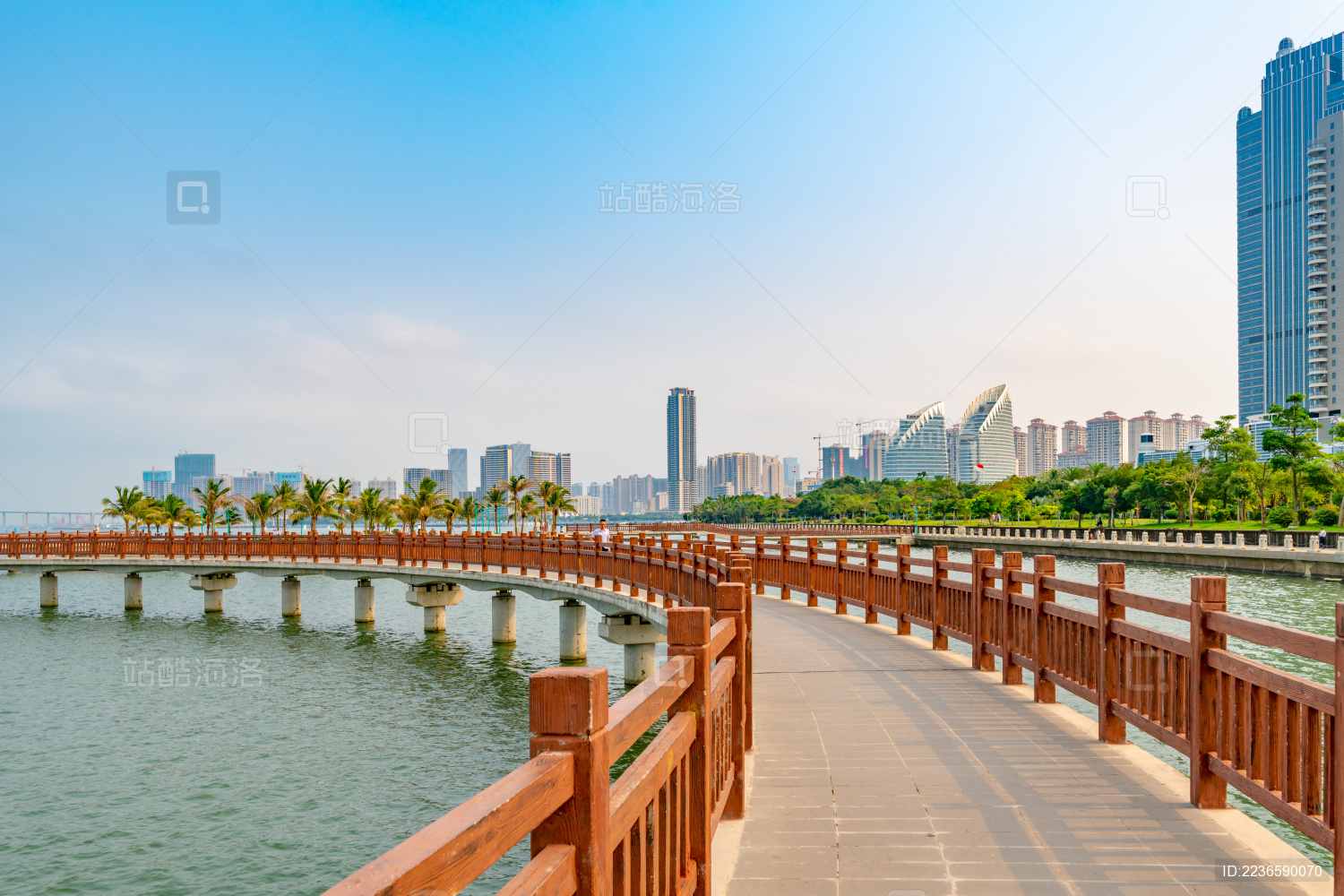 湛江市金沙湾的桥与楼