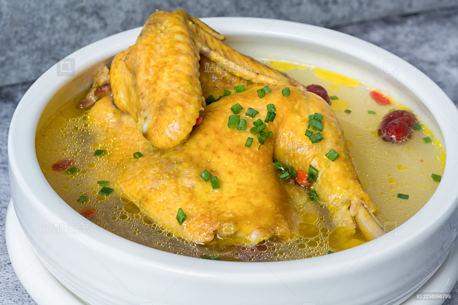 坐月子炖鸡汤放什么材料好吃，正宗6种食材搭配鸡炖汤方法 - 唐山味儿