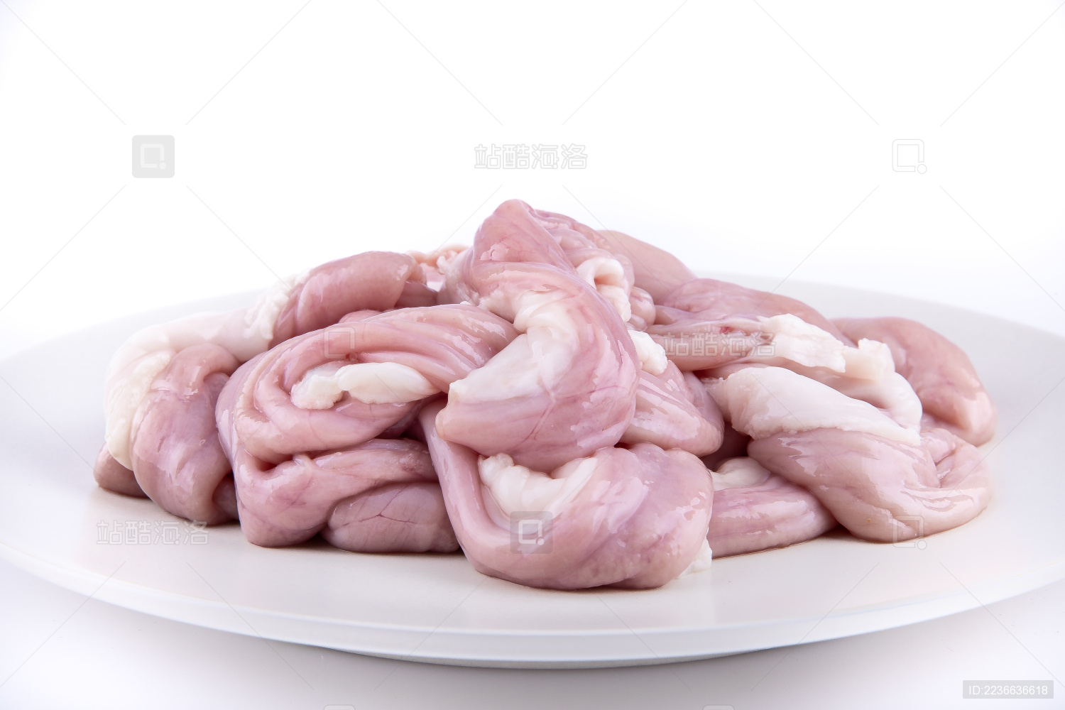特写背景分离盘装猪肠子