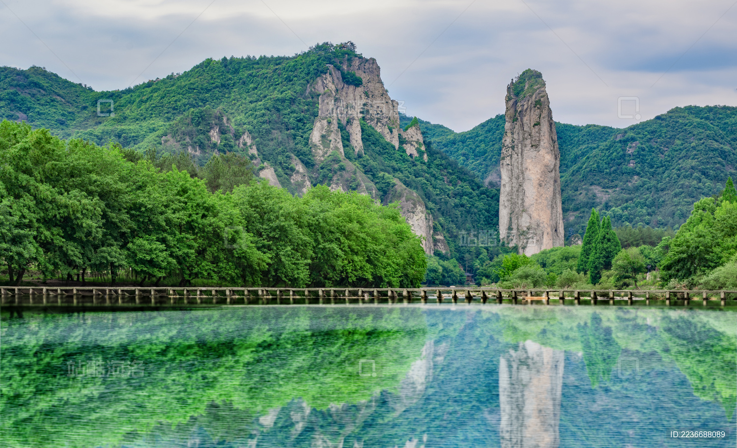 中国浙江丽水缙云仙都风景区鼎湖峰景观
