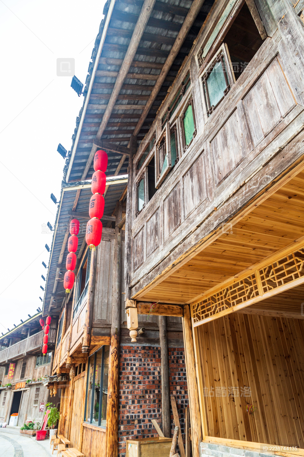 广西柳州融水苗族自治县苗寨里的木楼