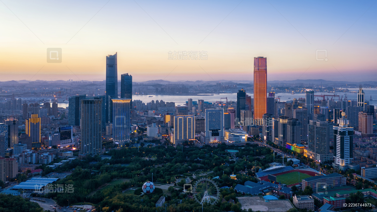 大连中山区夜景国贸裕景大厦