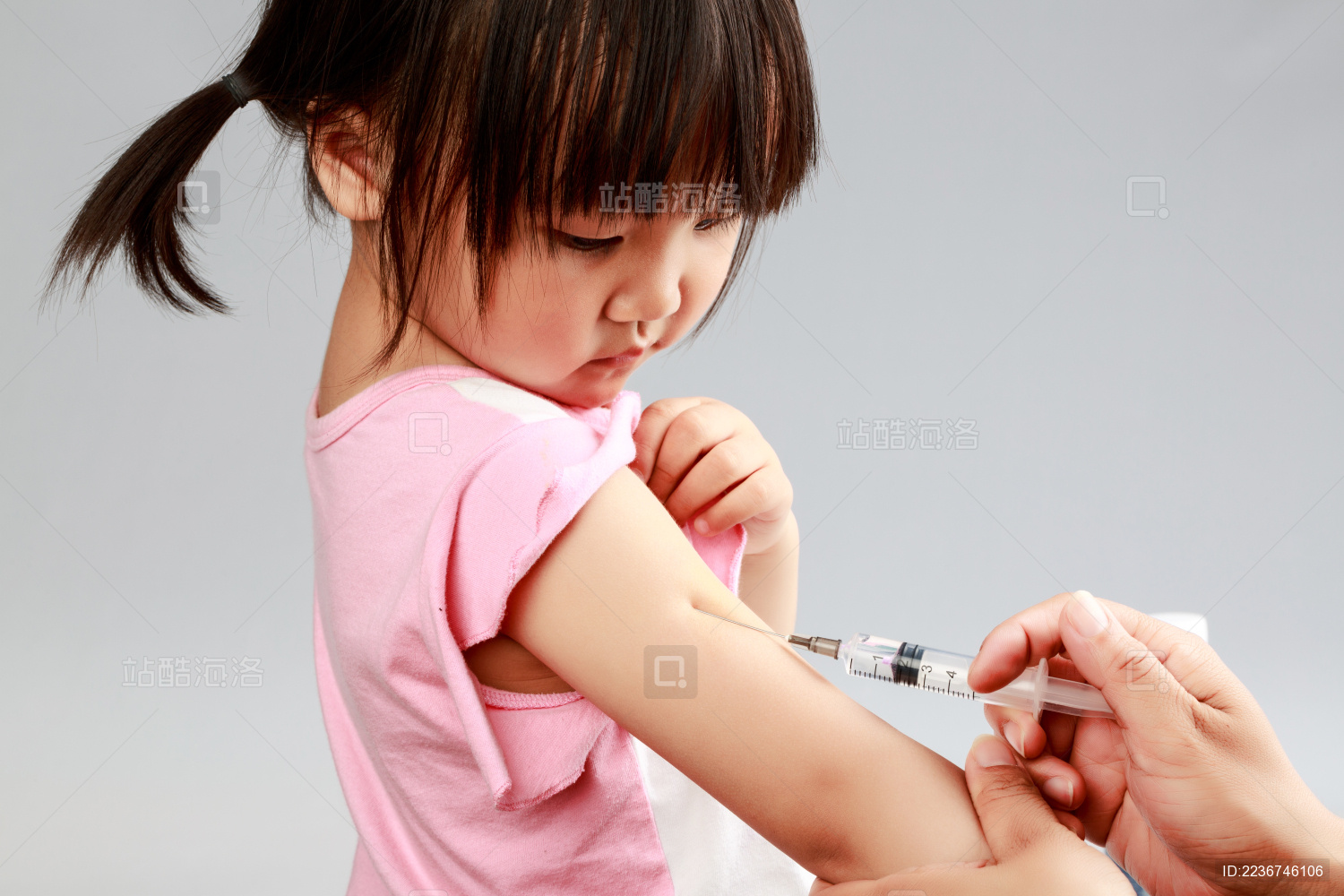 直击哈尔滨新冠疫苗接种点：医生驻点、每支疫苗可追溯_新蓝网