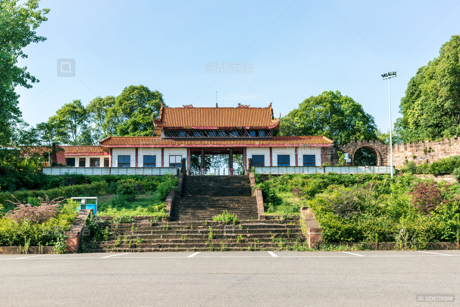 中国四川省德阳市钟鼓楼的牌楼建筑
