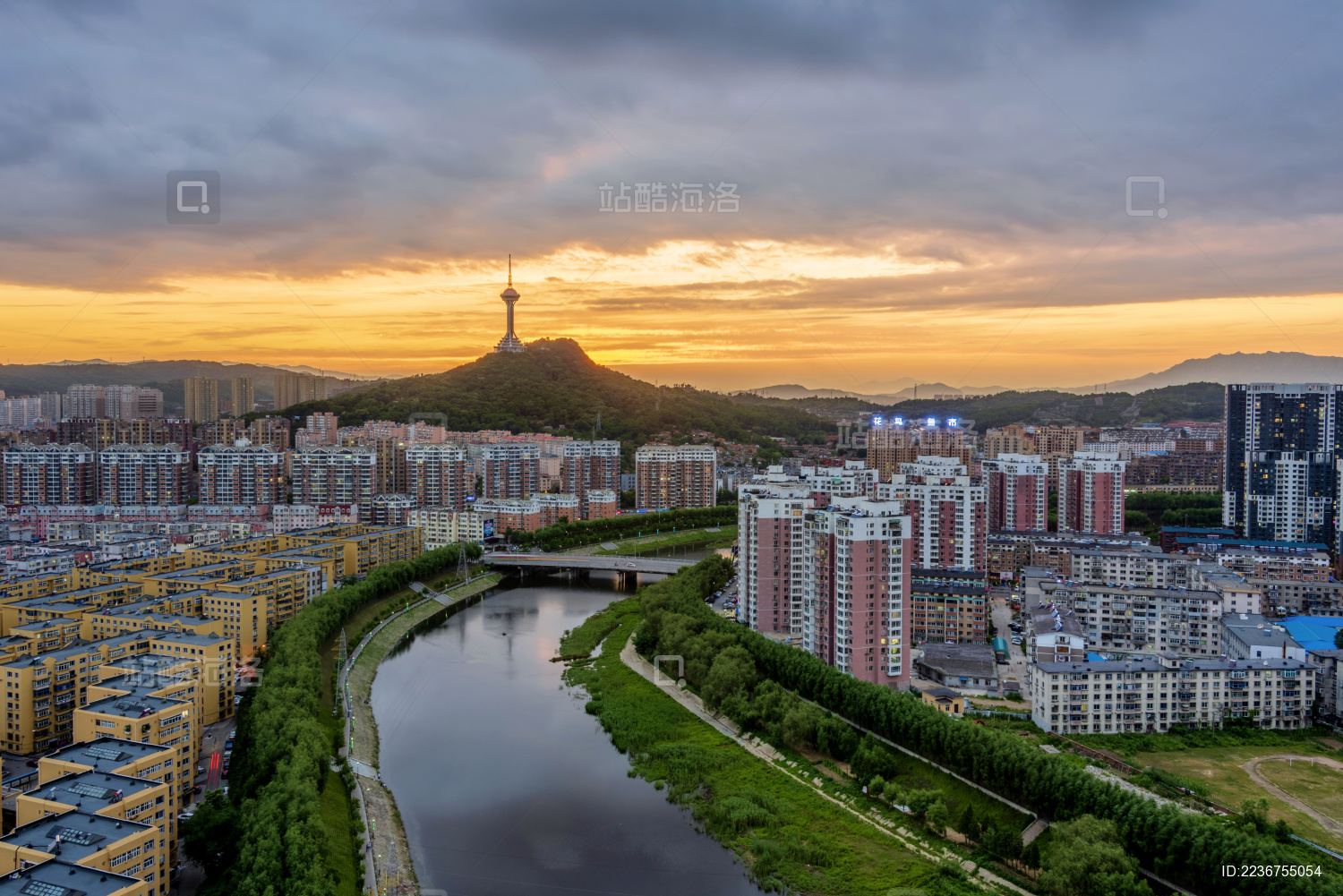 中国辽宁丹东元宝山城市风光