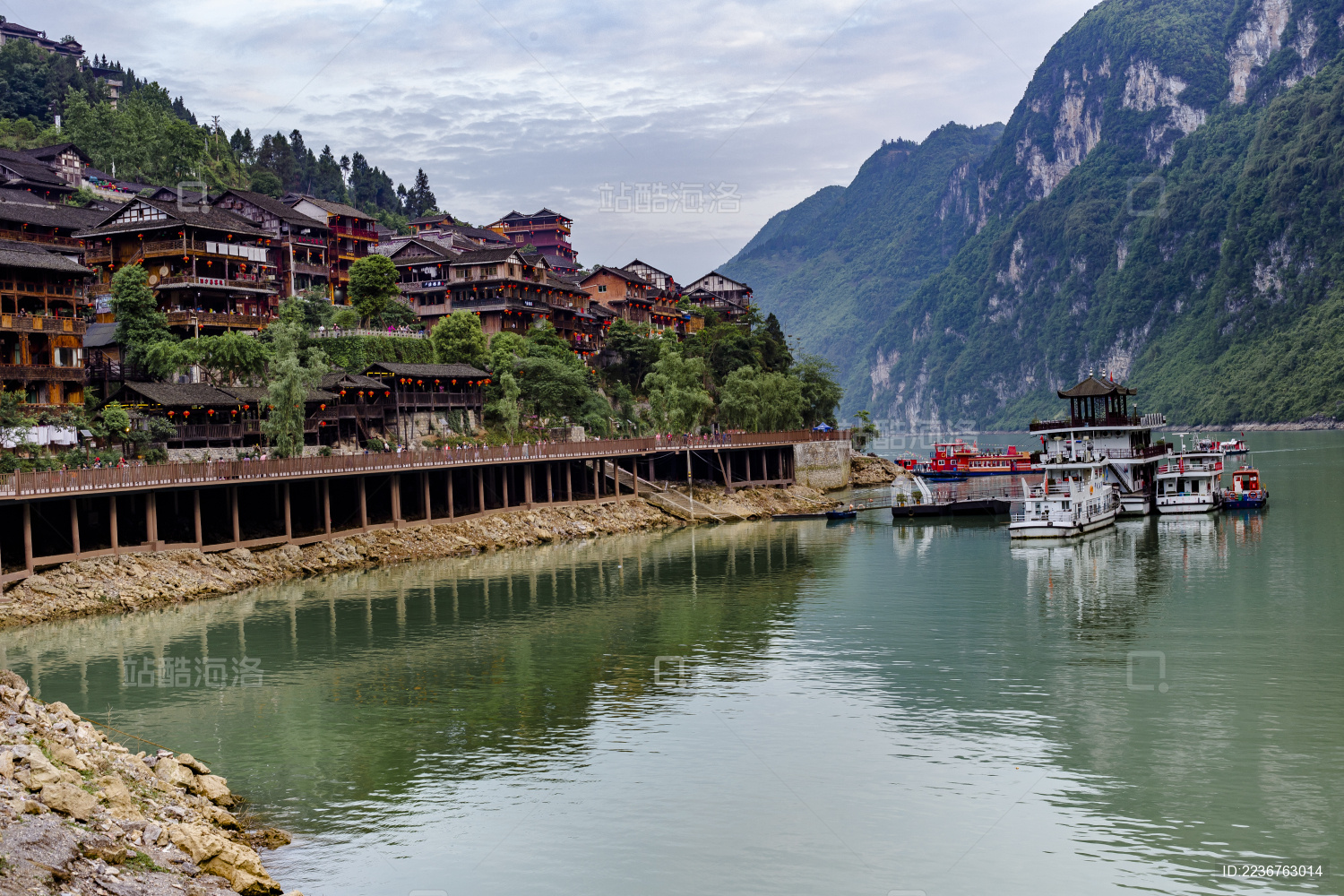 重庆酉阳龚滩古镇码头风光