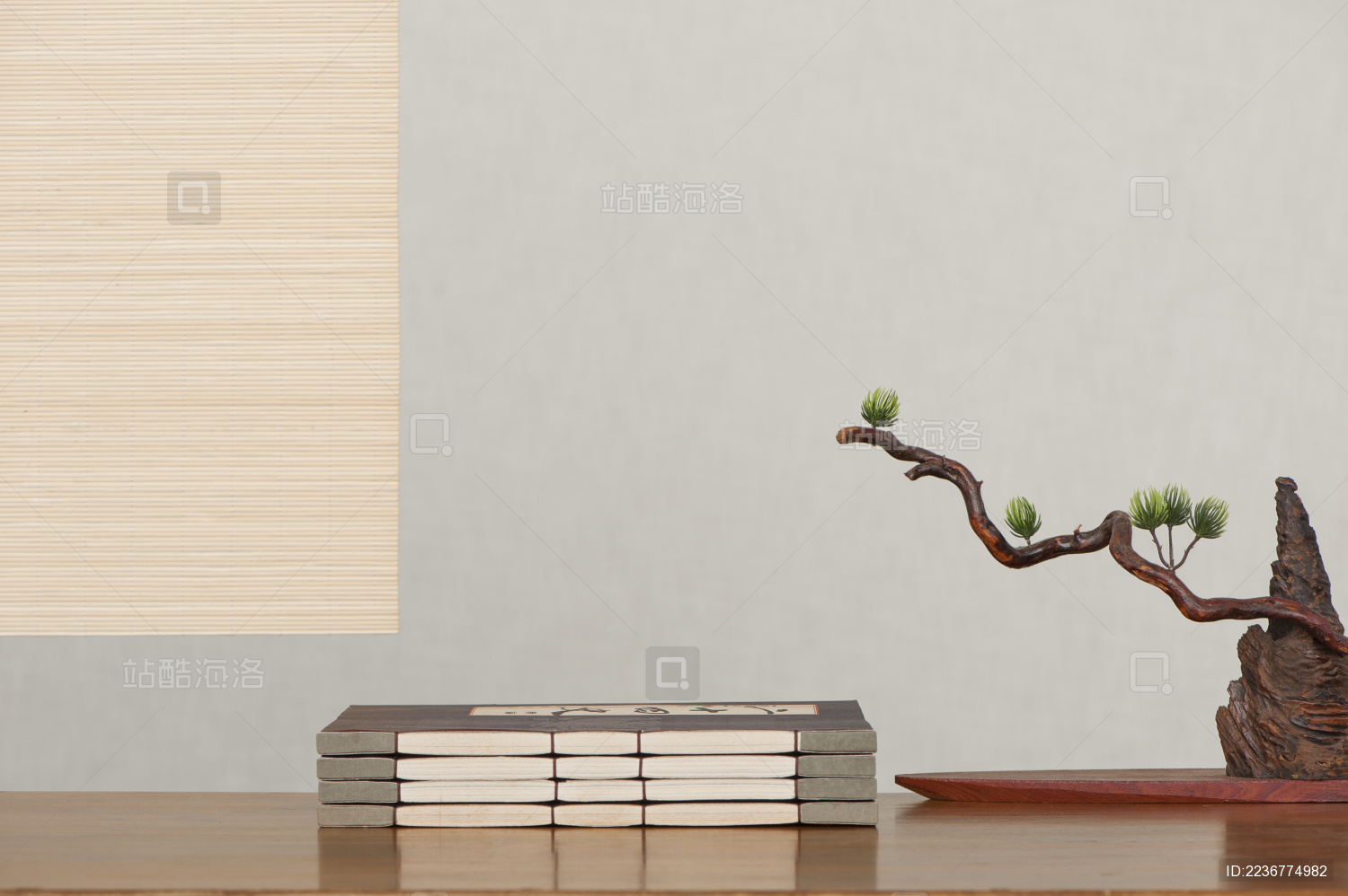 中国画风格 茶帘下面的桌面上放着一摞线装书和一件手工艺品