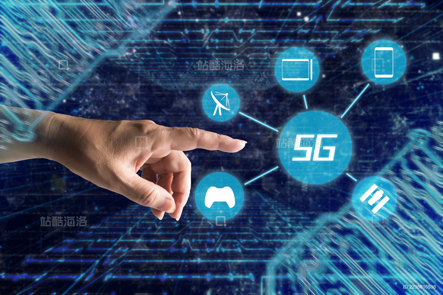 蓝色背景下手指轻点5g时代通讯生活