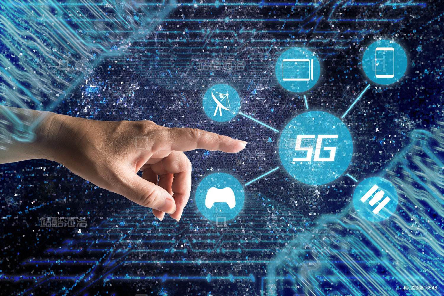 蓝色背景下手指轻点5g时代通讯生活