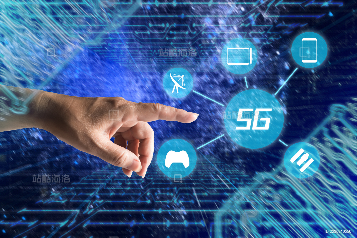 蓝色背景下手指轻点5g时代通讯生活