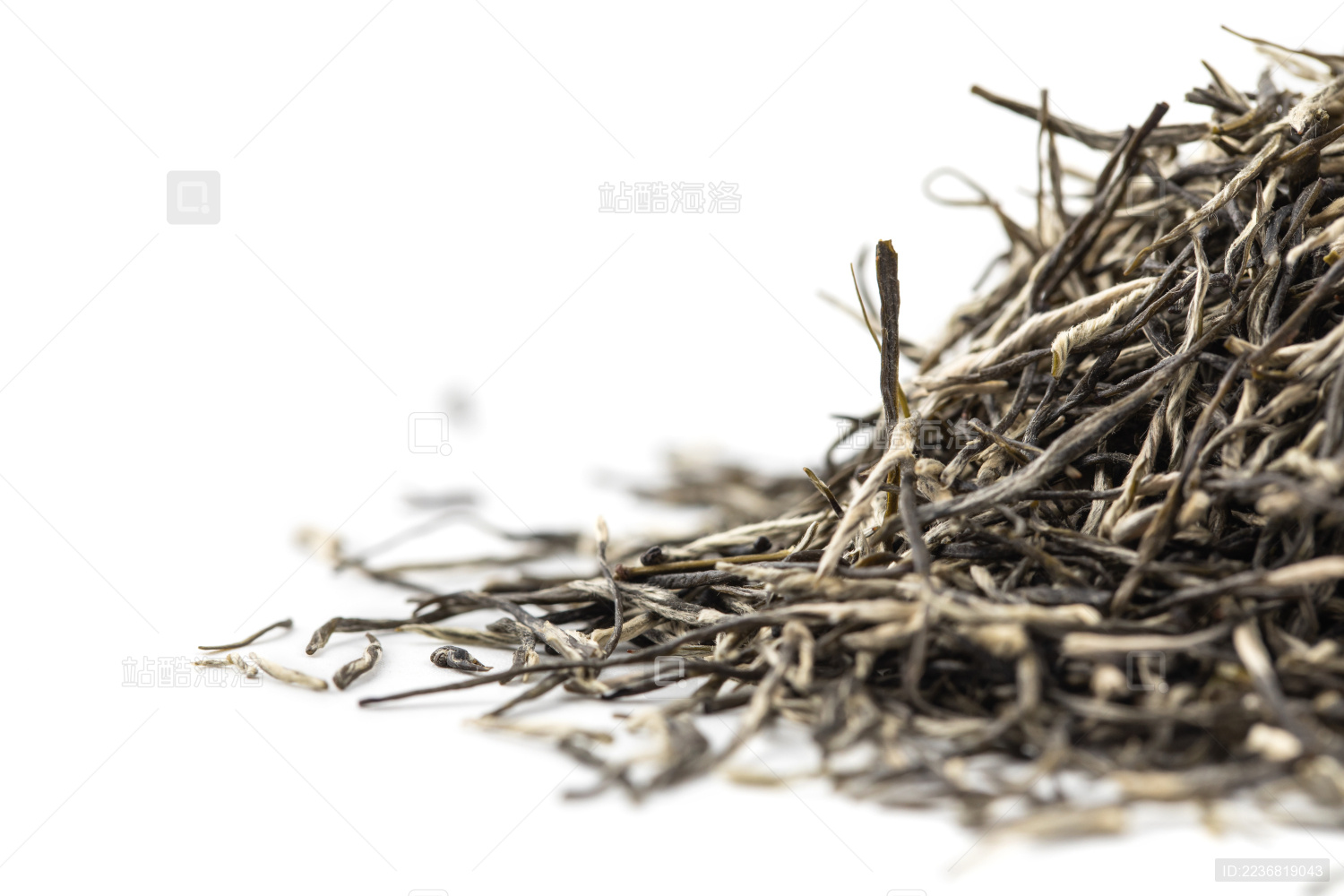 白色背景上的南京雨花茶微距特写