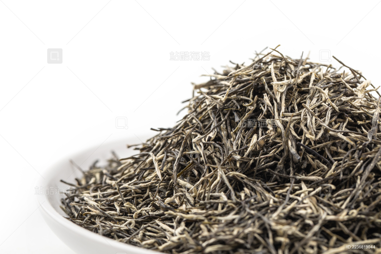 白色背景上的南京雨花茶微距特写