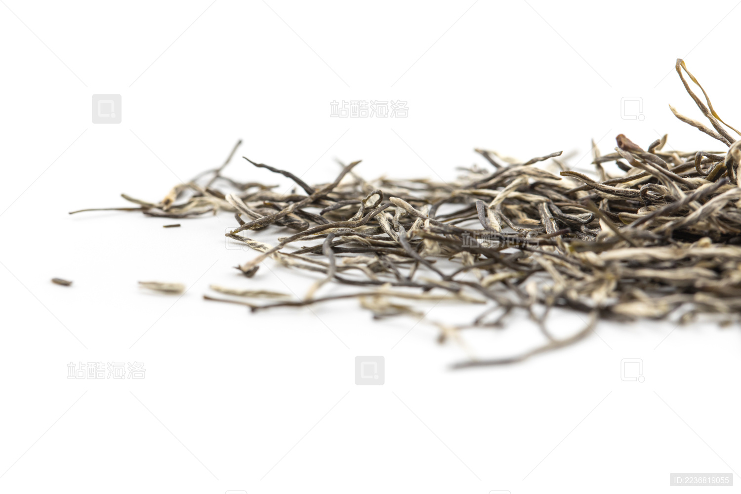 白色背景上的南京雨花茶微距特写