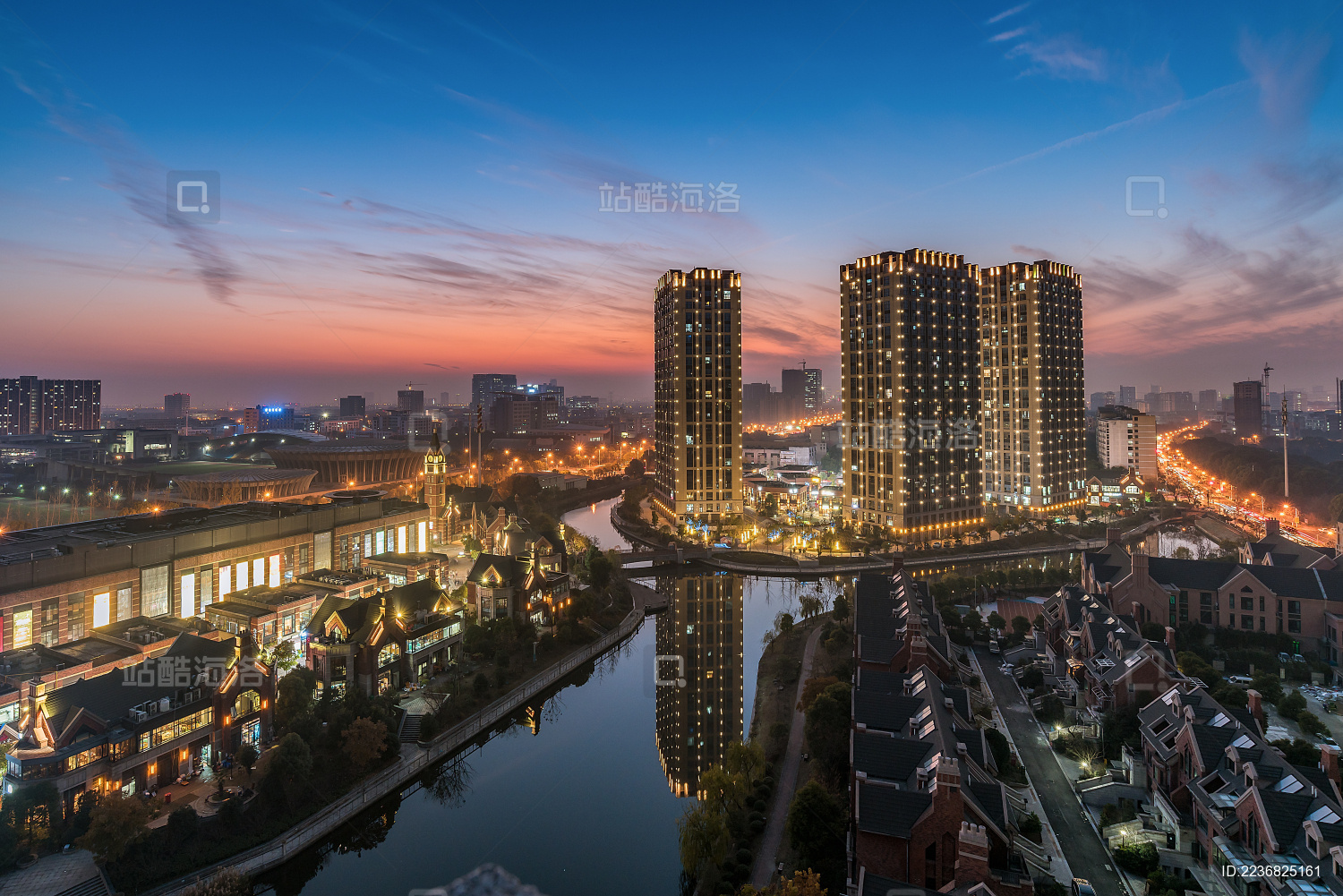 中国浙江省杭州市江干区下沙宝龙广场夜景