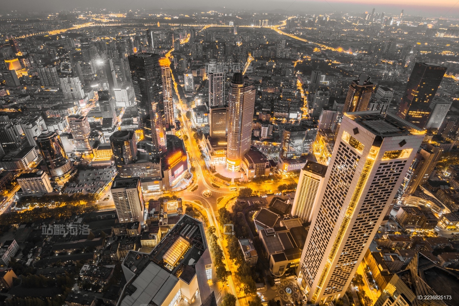 中国江苏省南京市秦淮区新街口商圈夜景