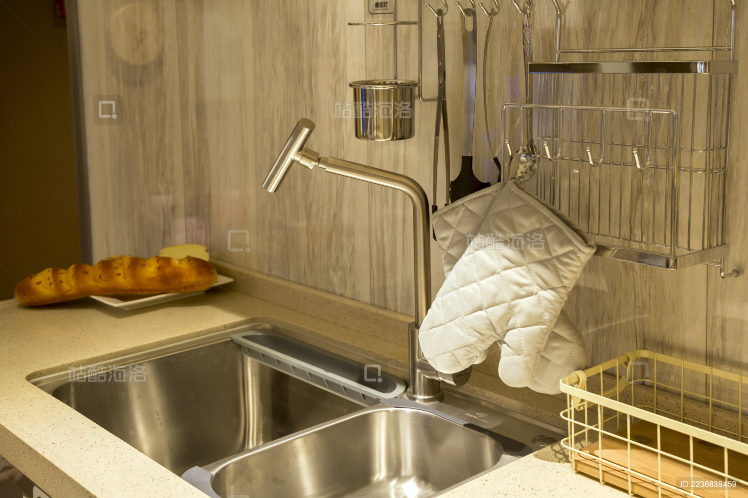 洁净的现代一体式厨房厨具设备