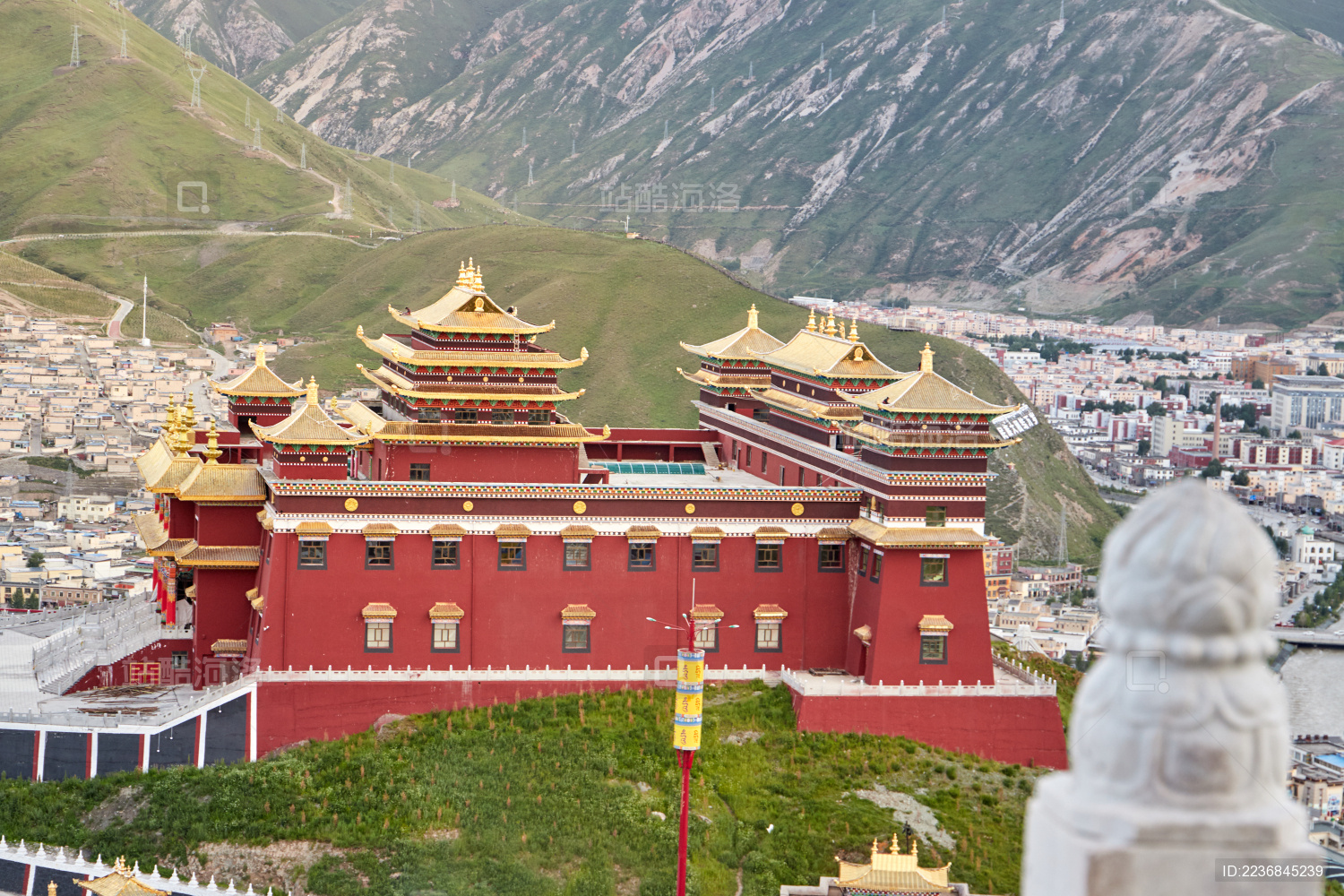 夏季青海省玉树藏族自治州结古镇寺庙结古寺
