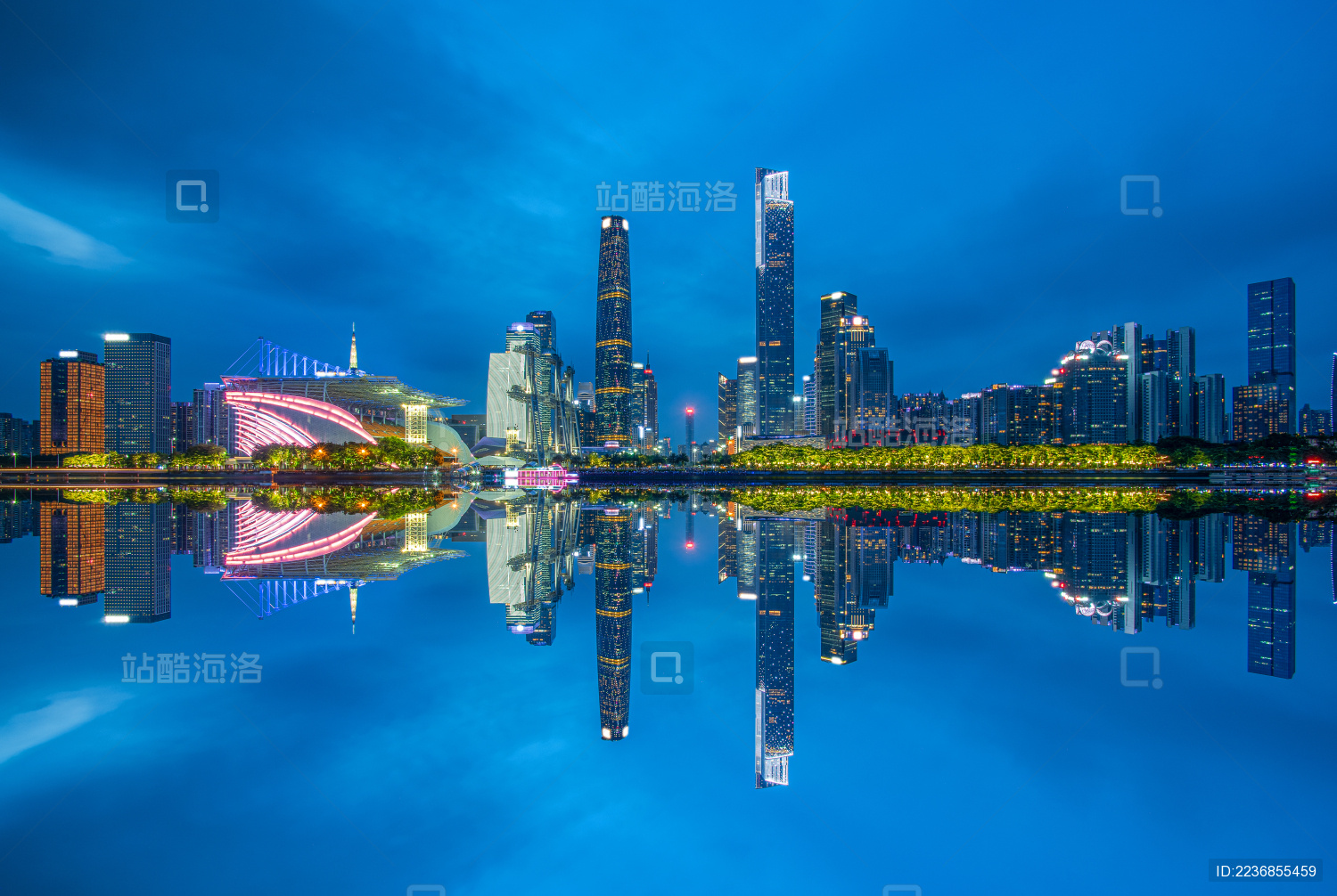 广州市珠江新城金融商务区建筑群和城市天际线