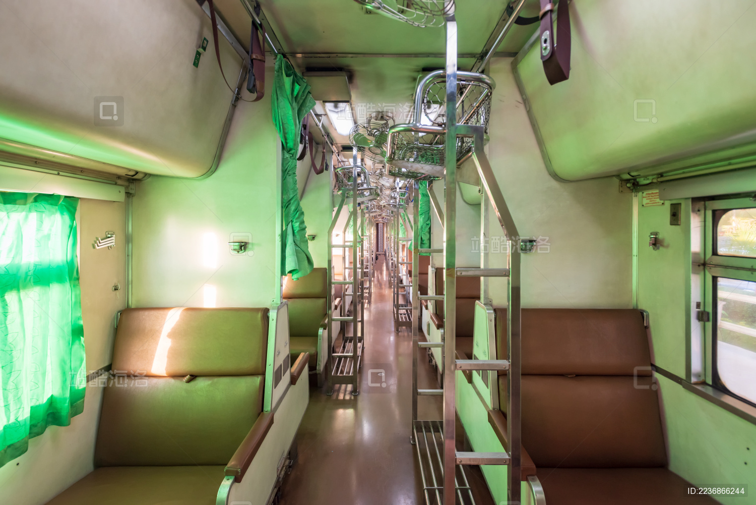 中国最神秘的火车，高端配置全卧铺，一站到底，价格令你意想不到__财经头条