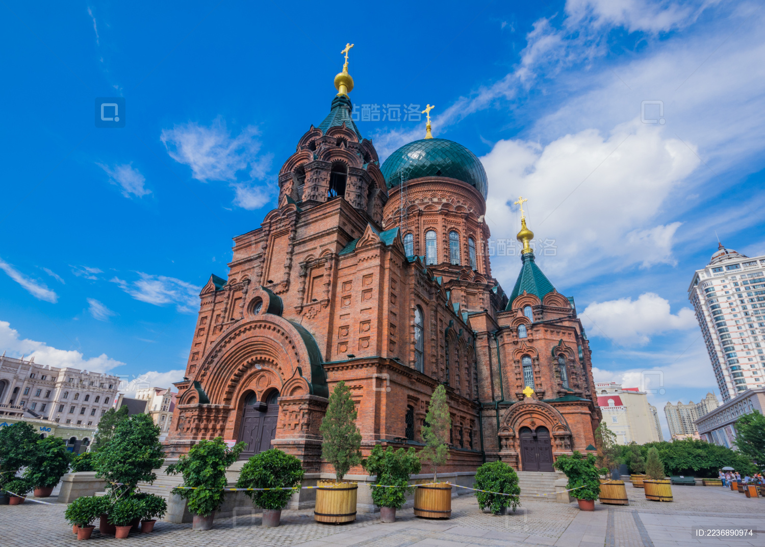 中国黑龙江省哈尔滨市索菲亚东正教堂城市建筑风光