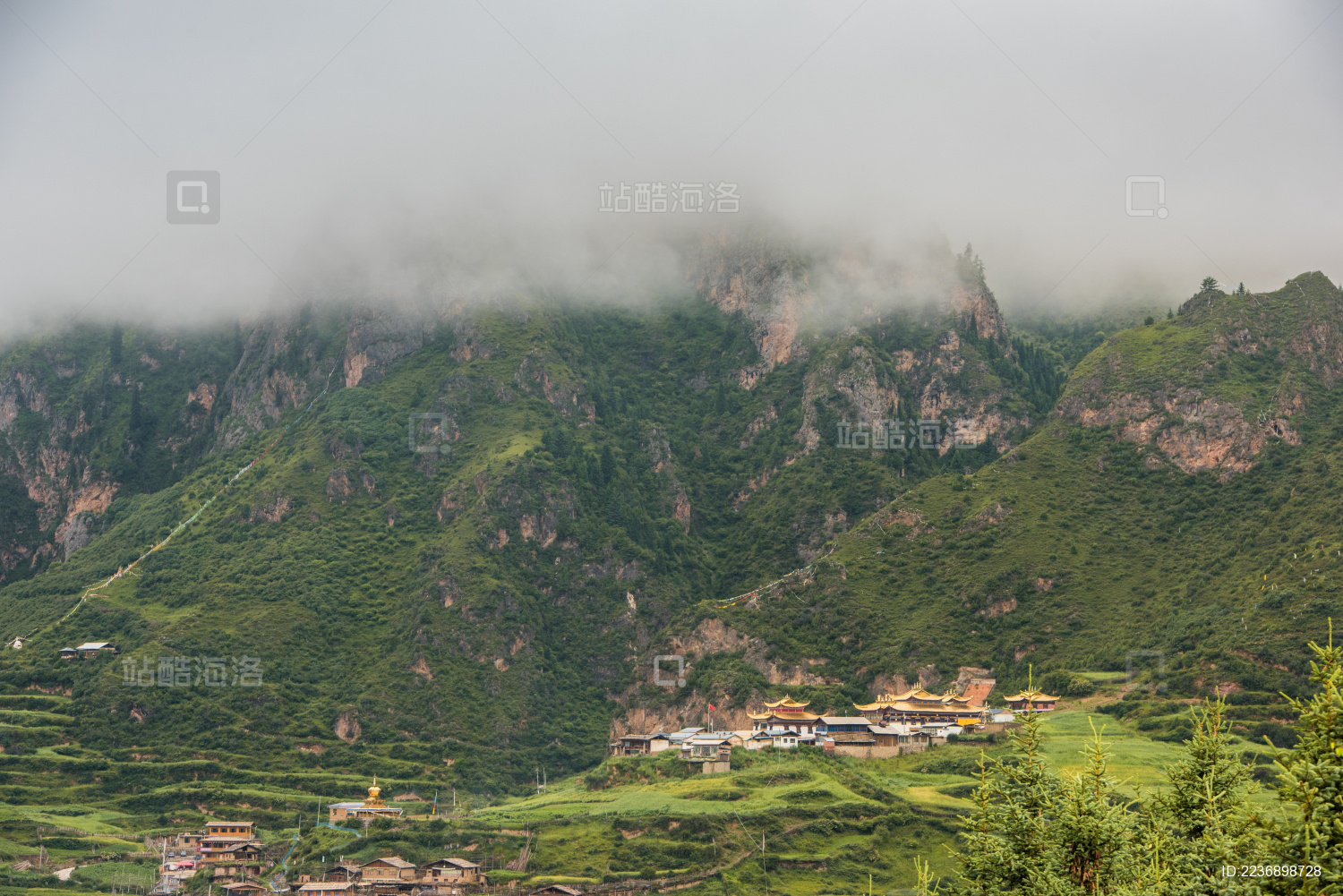中国甘肃南部的扎尕那村庄