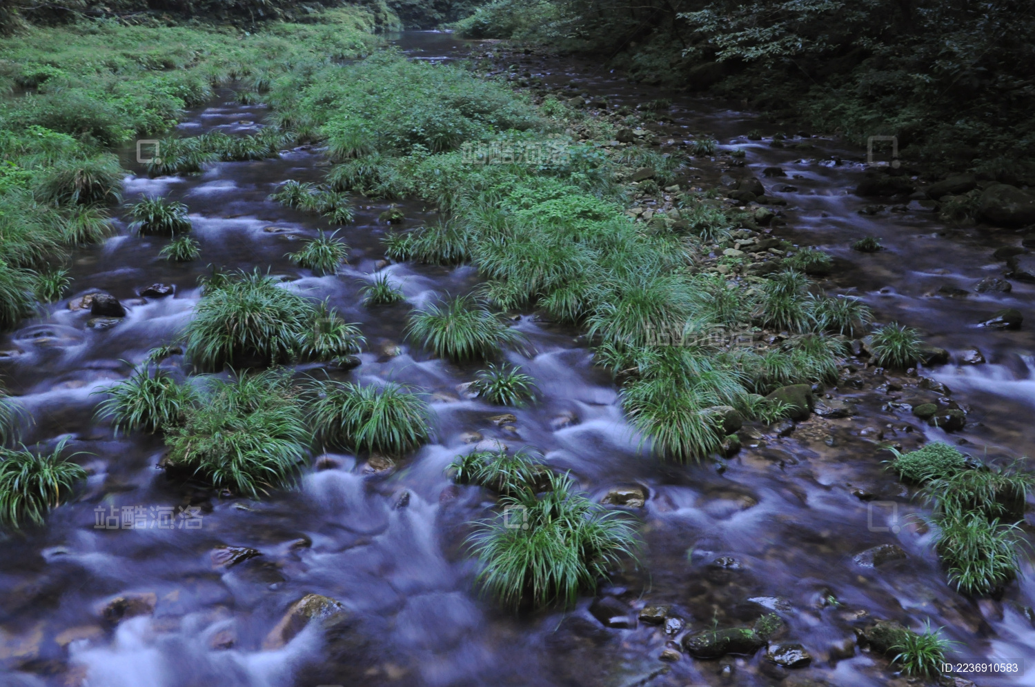 慢门摄影下的湖南张家界金鞭溪溪水