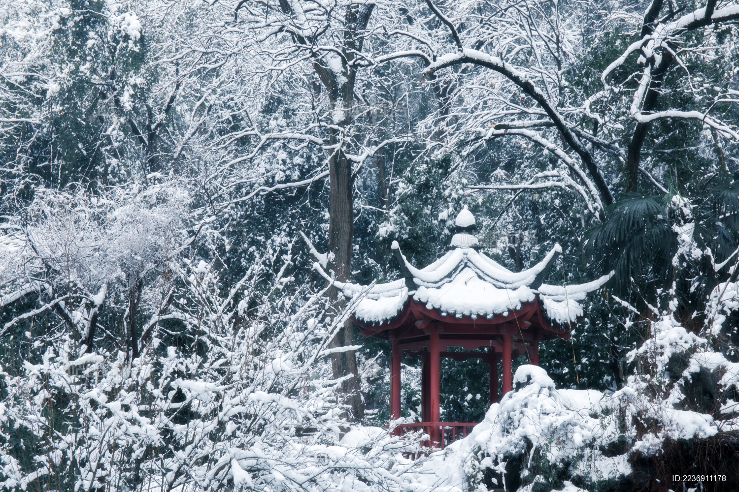 冬季浙江杭州灵隐寺古建筑雪景