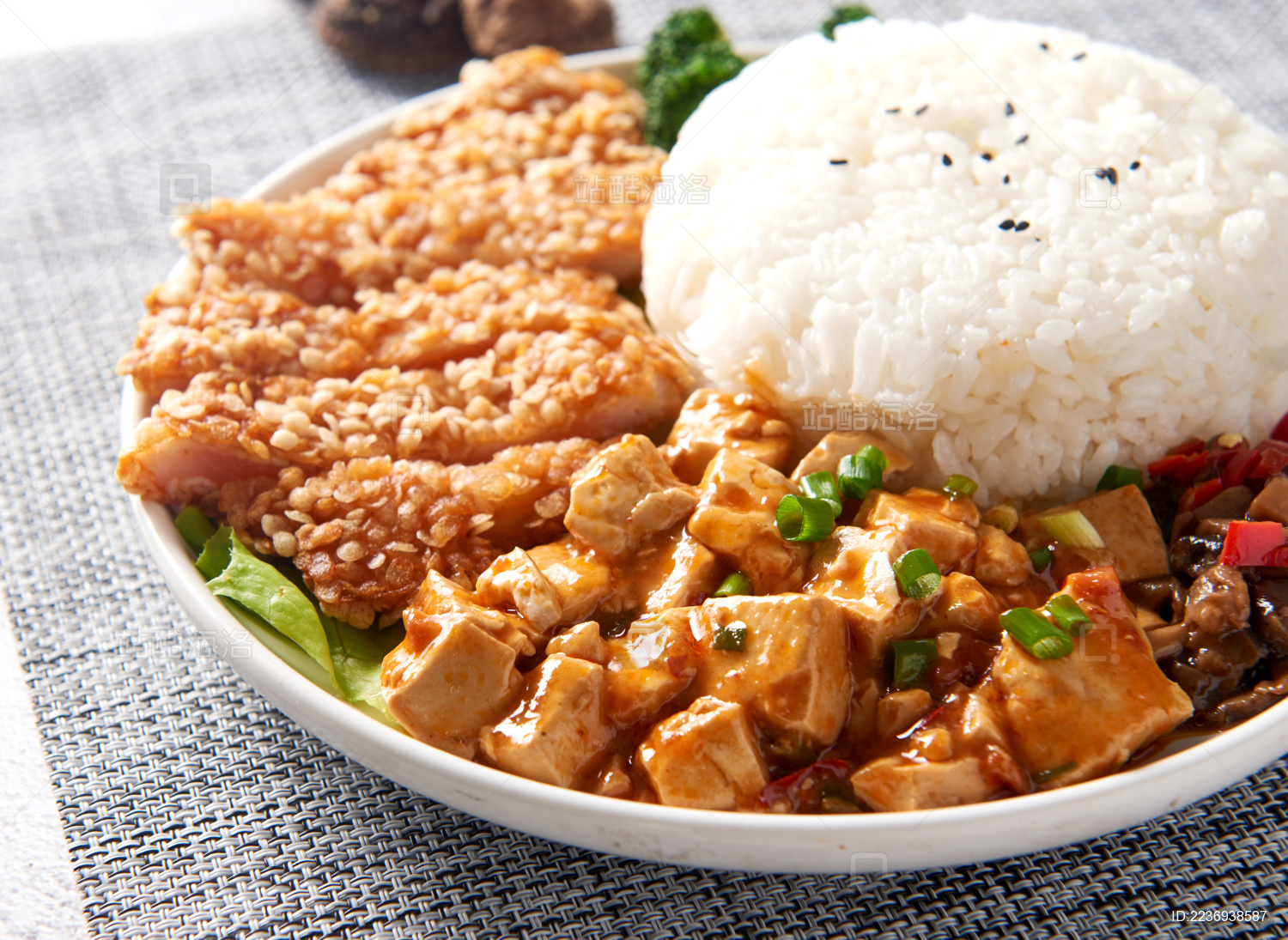 雪花鸡排麻婆豆腐米饭套餐