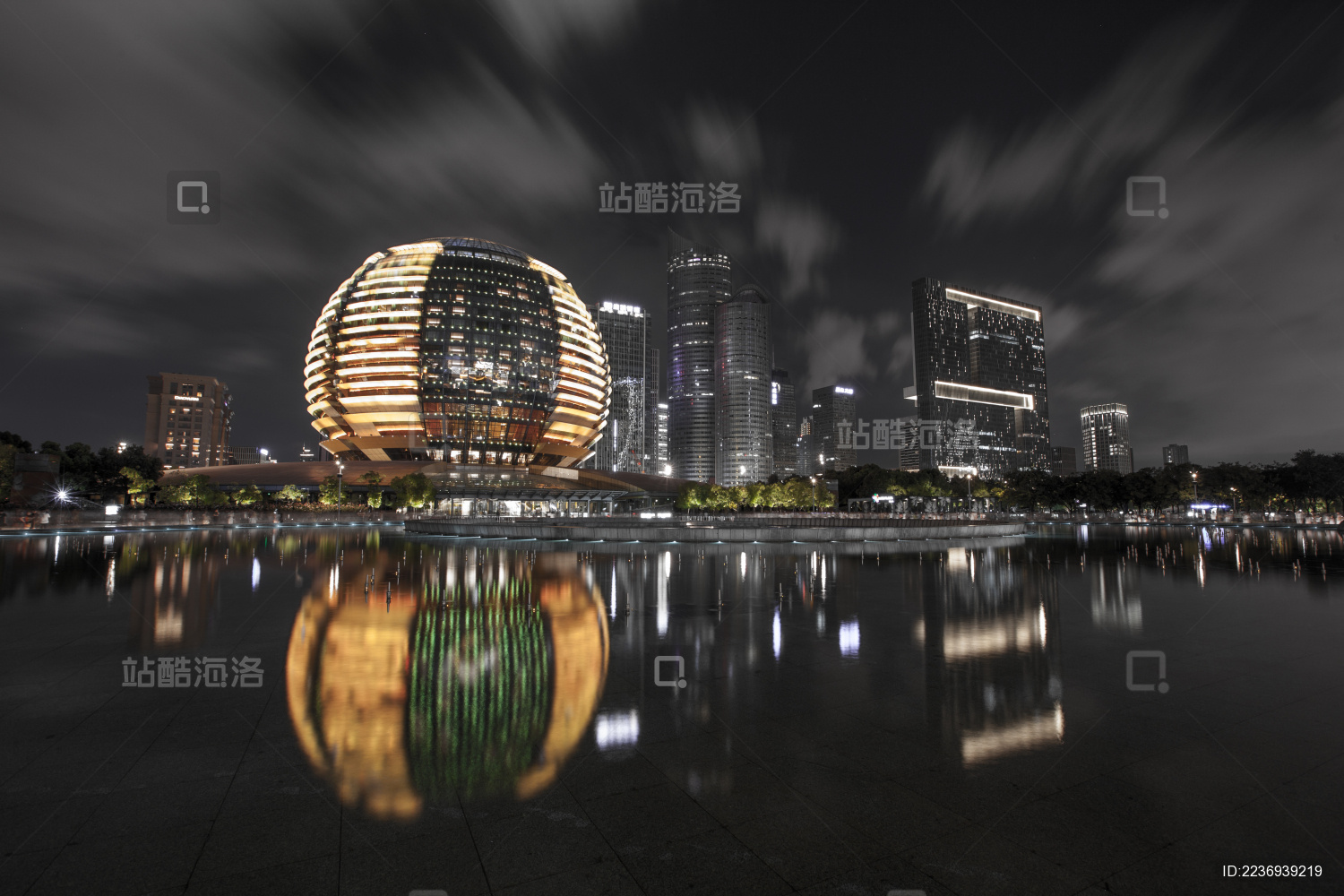 中国浙江省杭州市市政府钱塘新城街景夜景