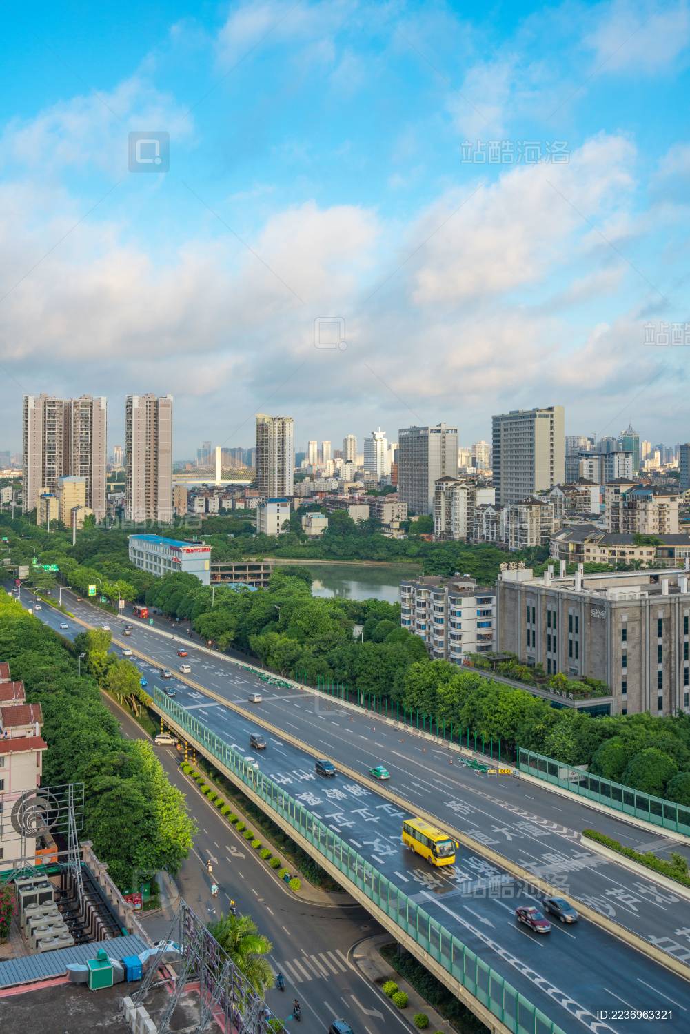 广西南宁城市天际线 倾城的青竹立交