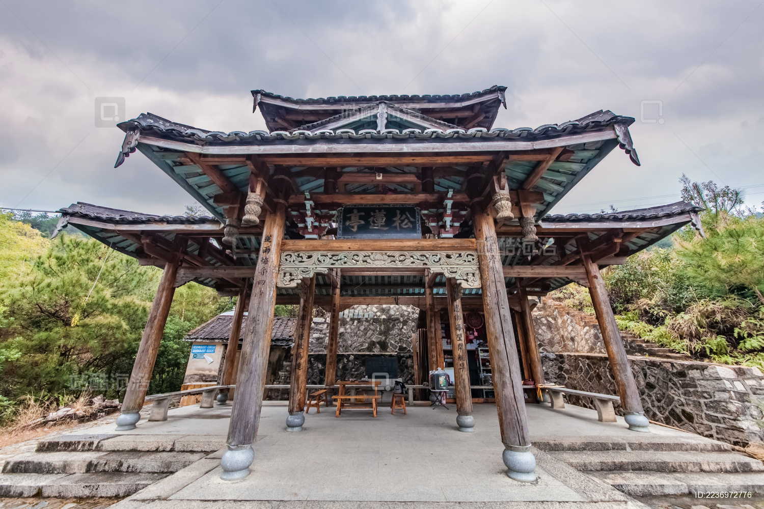 福建省龙岩市永定区下洋镇初溪村木雕松莲亭园林建筑景观