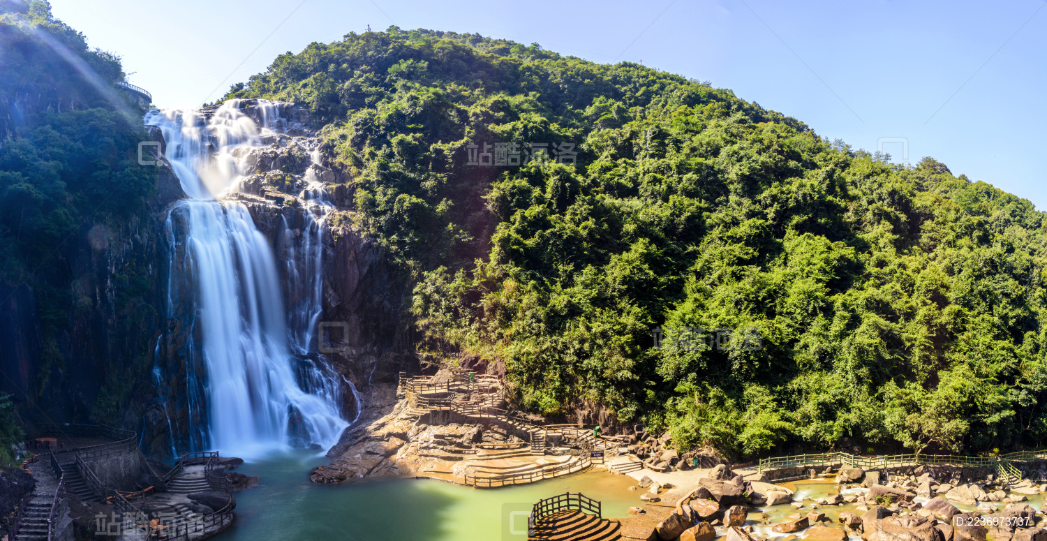 中国广东省梅州市丰顺龙归寨瀑布