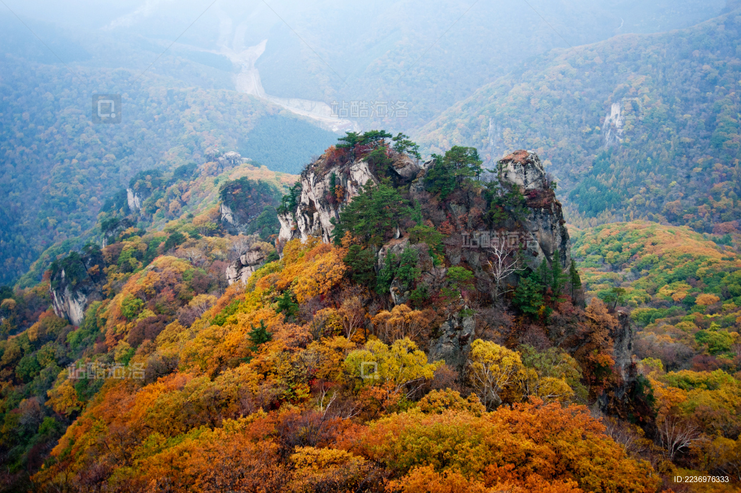 中国辽宁丹东宽甸天桥沟秋景