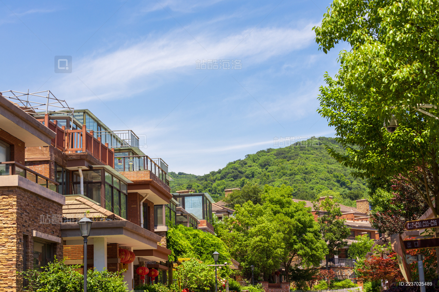 句容市宝华镇大山地花园别墅区风景