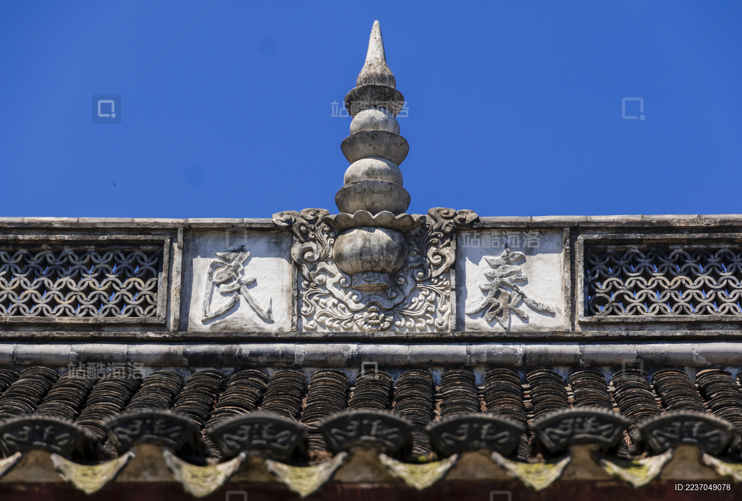 中国浙江宁波慈城城隍庙硬山顶正脊装饰图案