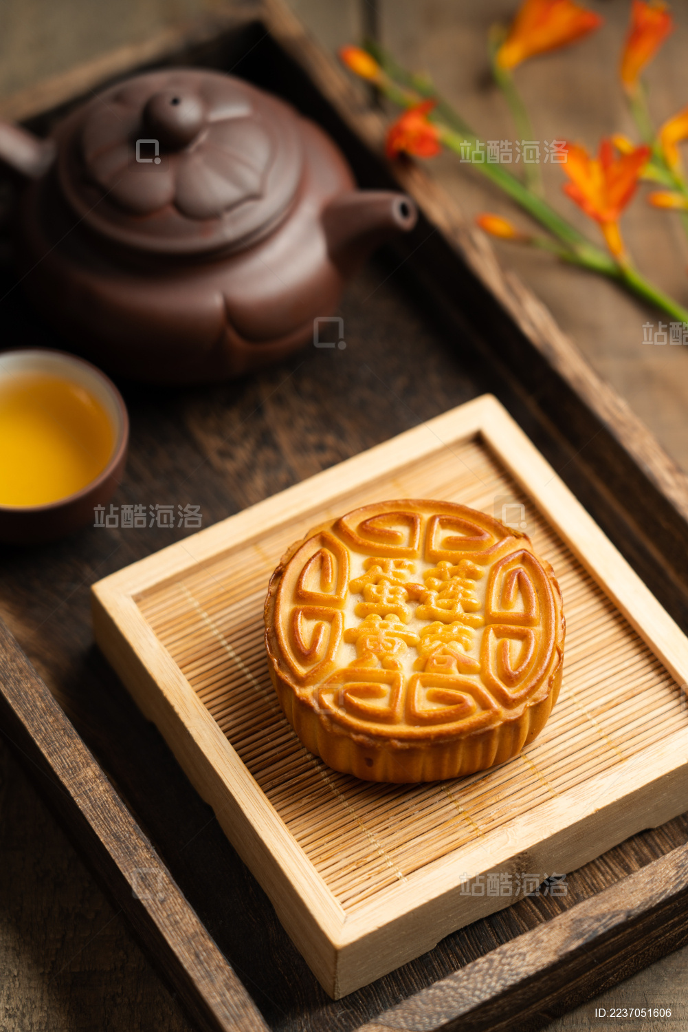 中国的中秋节传统美食糕点——月饼