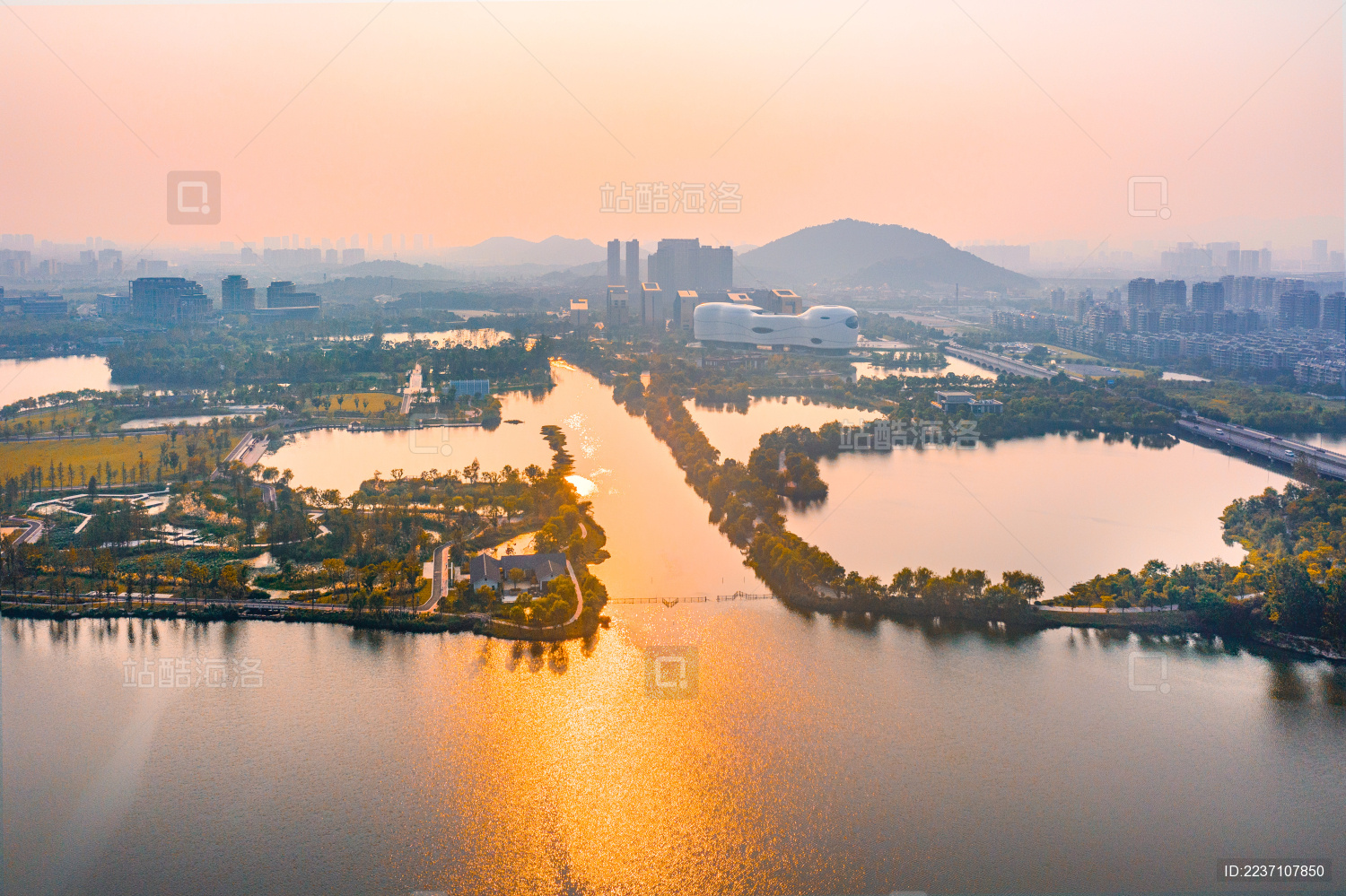 中国浙江省杭州市滨江白马湖公园的自然风光