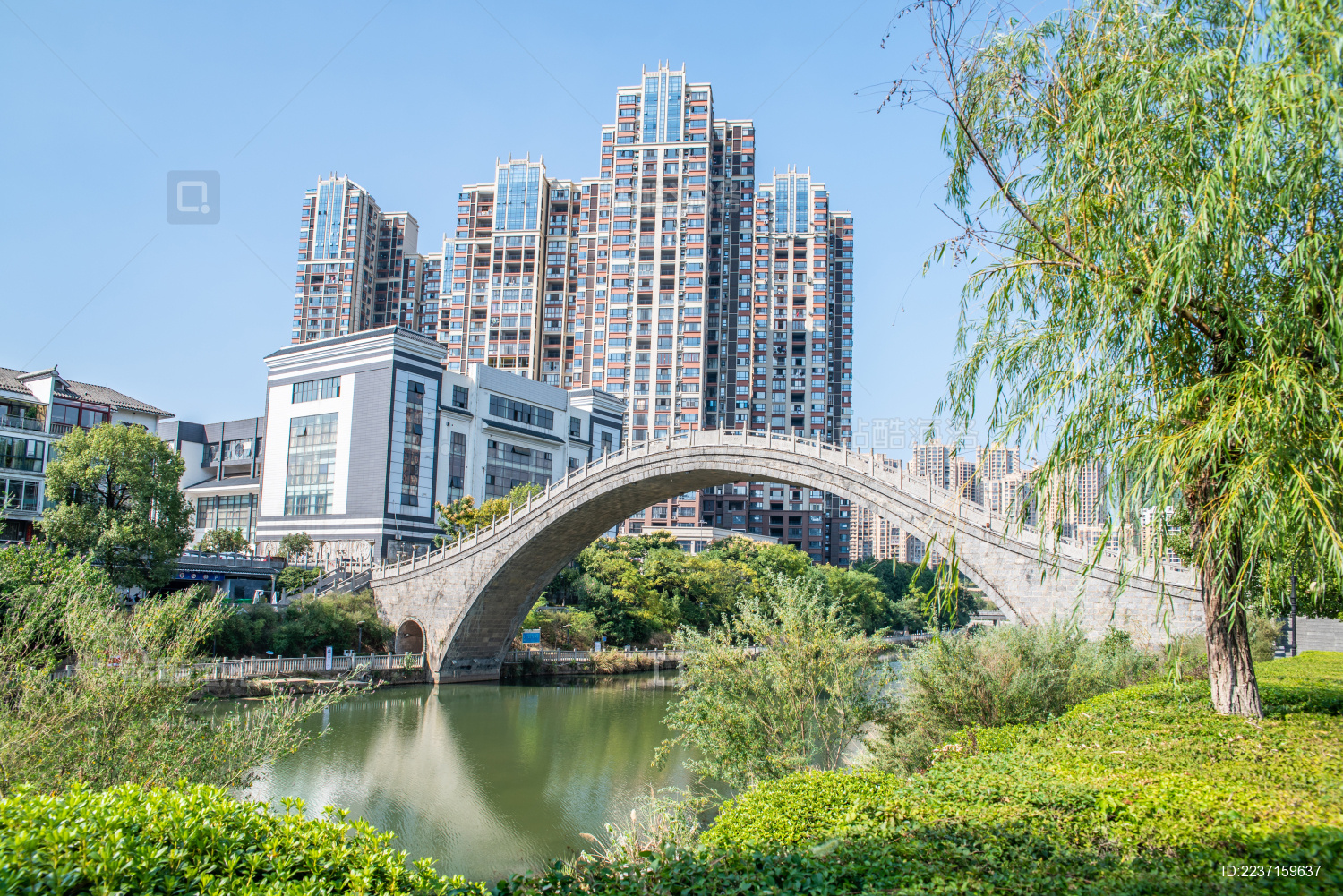 中国湖南省郴州市郴江河河堤风光